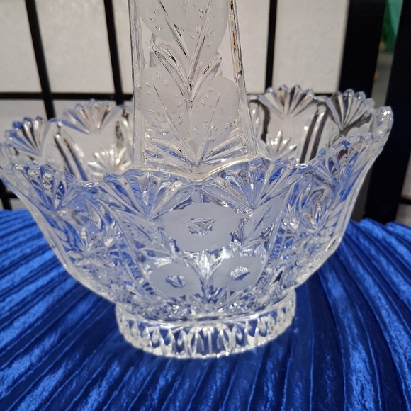 Elegant Crystal Basket with Floral Design - Picture 10 of 16